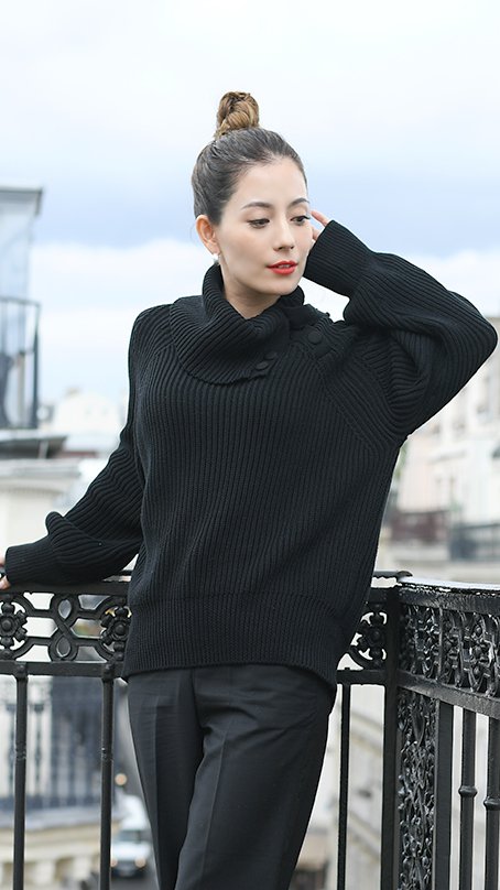 くるみボタンタートルニット