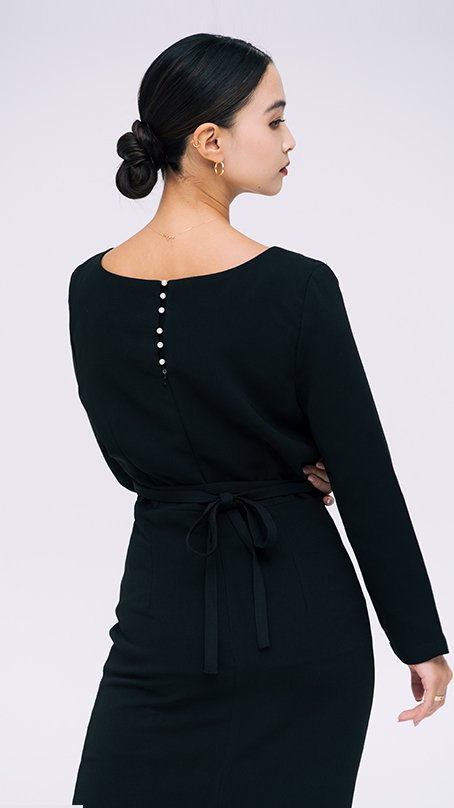 バックパールブラックワンピース