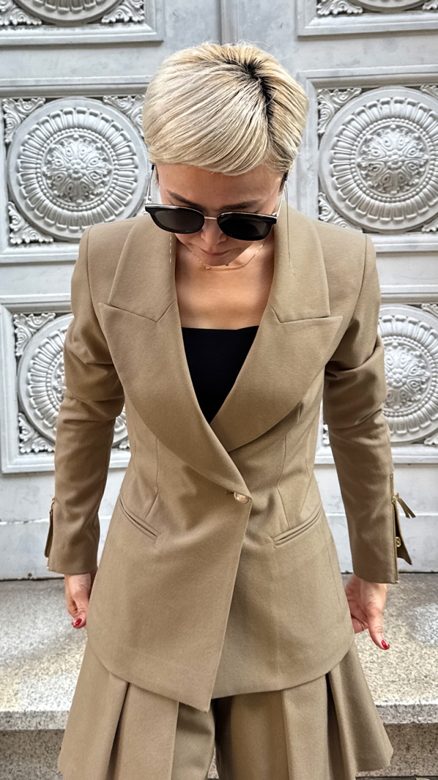 シャープカラージャケット｜JENNE(ジェンヌ)公式通販：パリジェンヌの