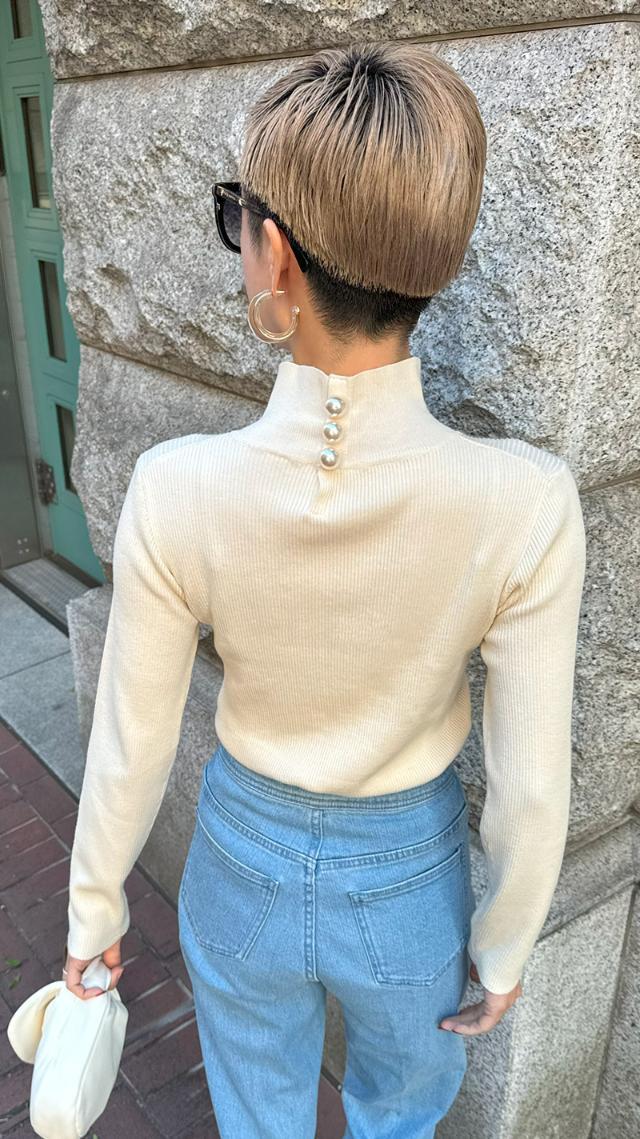大粒パールタートルニット
