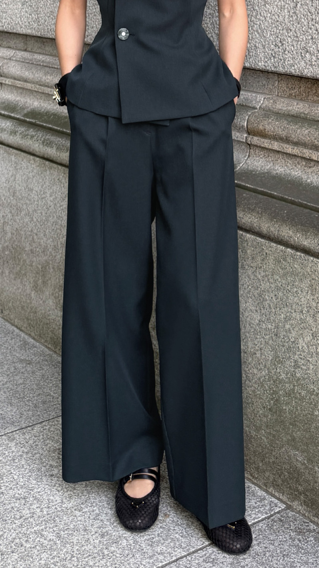 ワイド美脚パンツ（接触冷感・静電帯電防止）